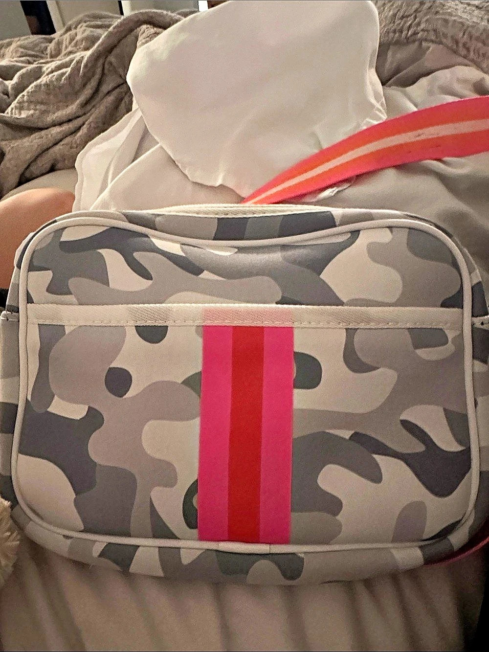 Haute Shore Blake Crossbody Bag (Soar / White Camo) Gray & Pink Camo